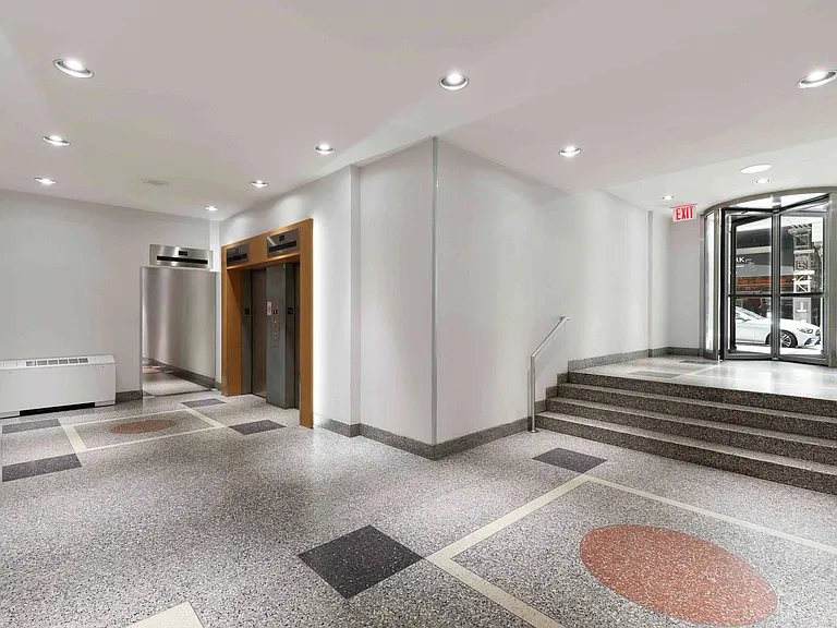 330 W 58th St #12H — Photo 12