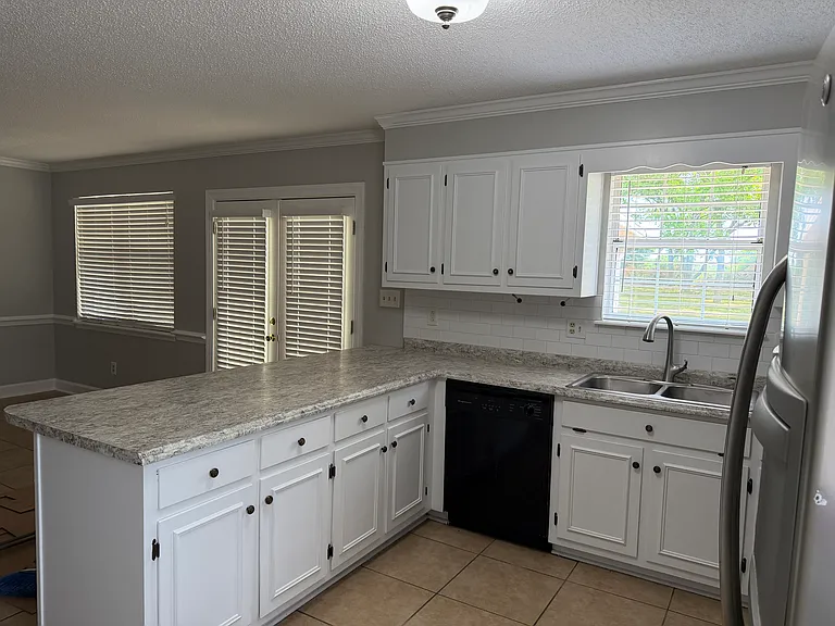 154 Century Rd E — Photo 5