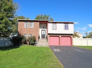 102 Running Brook Rd E, Ewing, NJ 08638