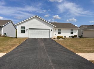 2970 Country Knoll Dr, Machesney Park, IL 61115