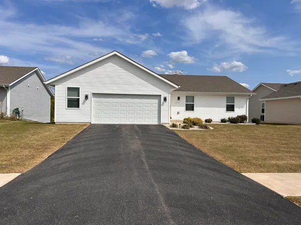 2970 Country Knoll Dr, Machesney Park, IL 61115