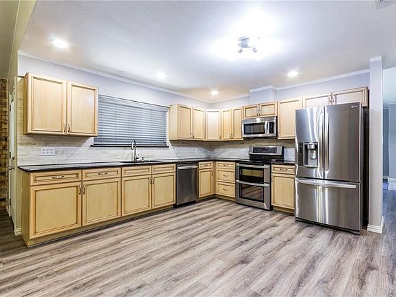 4th image of 4817 Crestmont Ct