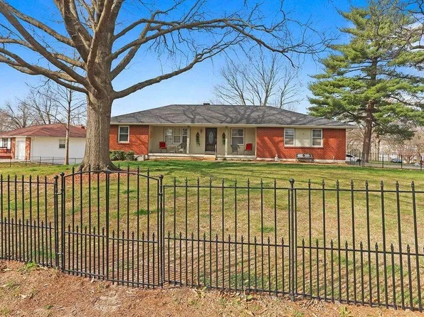 3640 N Olive St, Kansas City, MO 64116