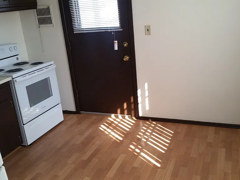 N88W15115 Cleveland Ave #33 — Photo 6