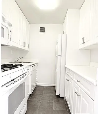 Rented by A Space Realty NY LLC | media 9