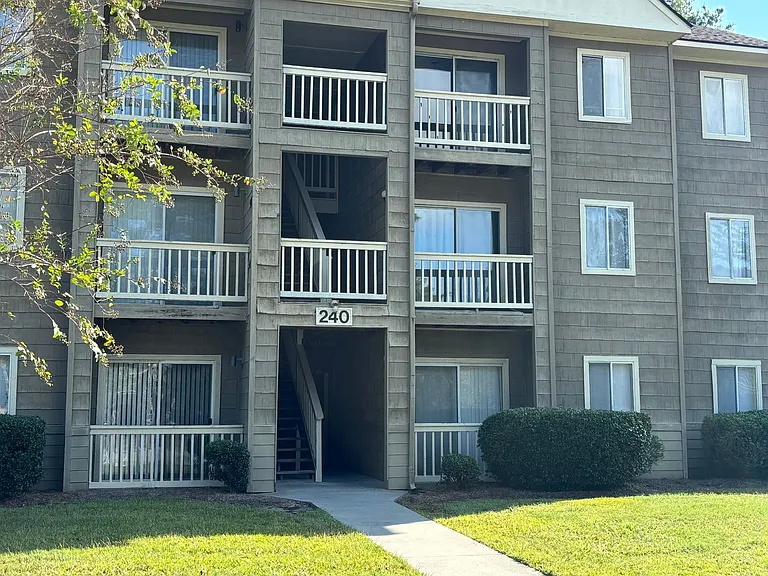 240 E Myrtle Greens Dr — Photo 2
