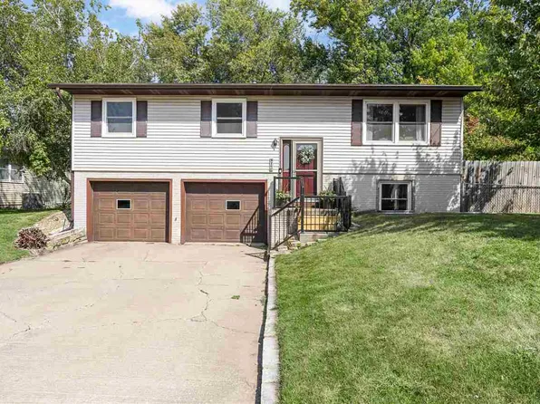 20 E Zeller St, North Liberty, IA 52317