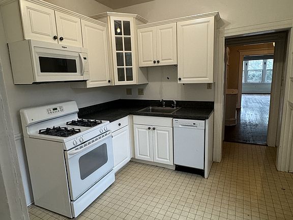 4th image of 503 Strawberry St APT 1