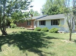 8475 N Gregory Rd, Fowlerville, MI 48836