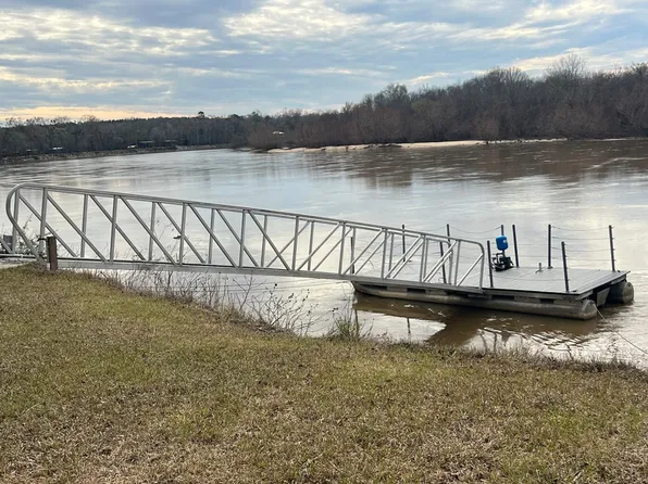 70 Eagle Nest Rd, Surrency, GA 31563