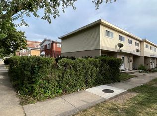 4843 Elm St #A, Skokie, IL 60077