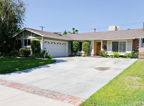 2nd image of 7943 Vicky Ave