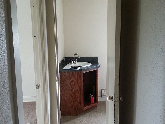 5th image of 404 E Hanna St