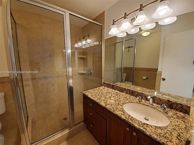 805 N Franklin Ave #805L — Photo 32