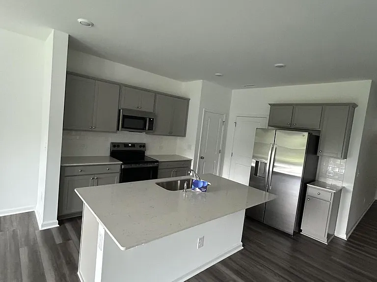 503 Fran Dr — Photo 3