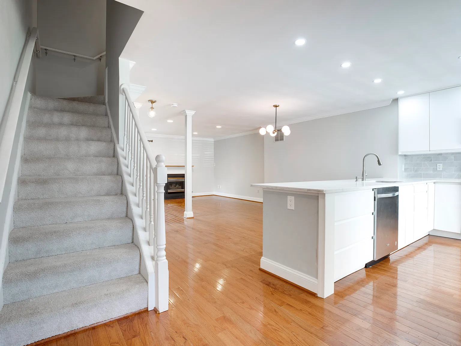 3 bed, 2368 sqft, $3,300 — Photo 3