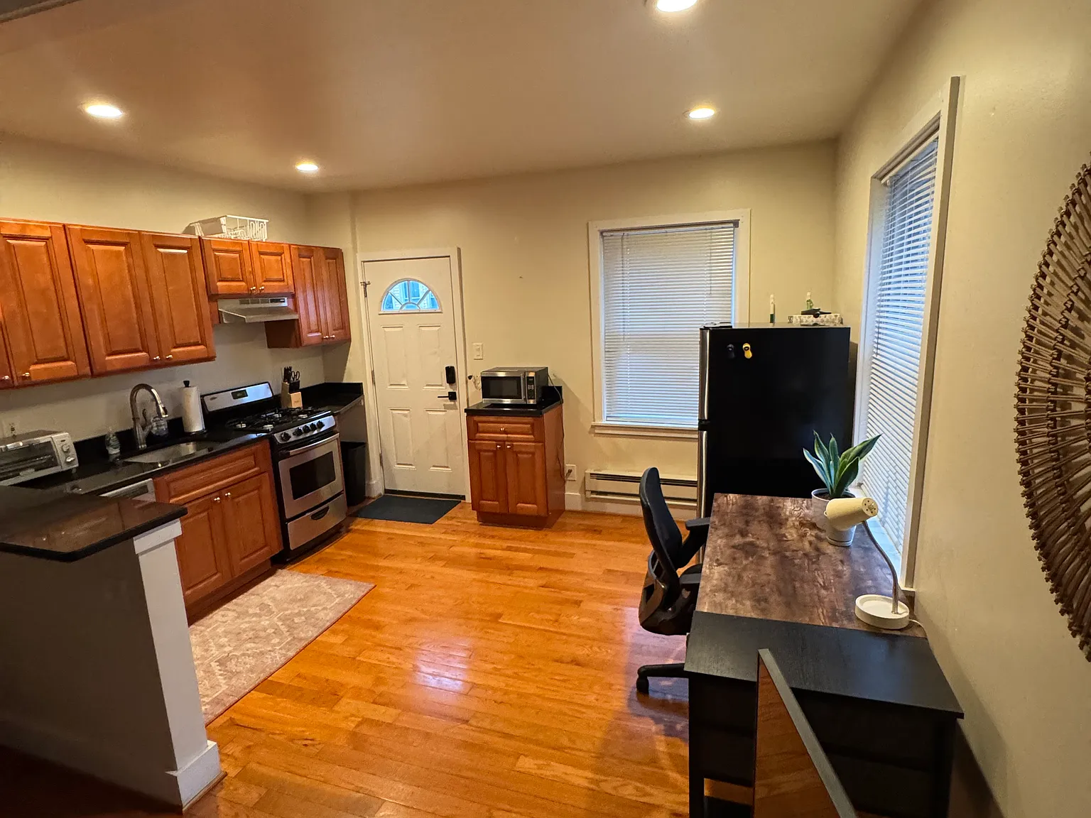 1 bed, 400 sqft, $1,350 — Photo 4
