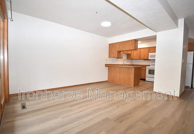 1712 W Olive St #46 — Photo 7
