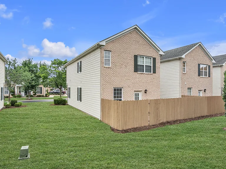 1116 Westbriar Dr — Photo 33