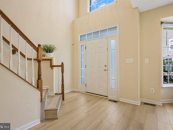 2nd image of 6482 Warwick Cir