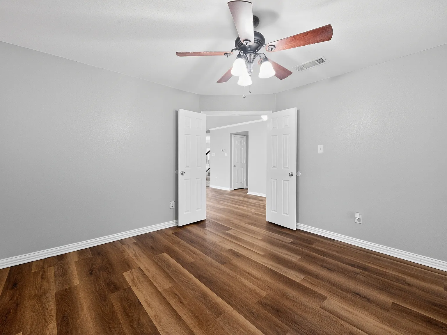 4 bed, 2.5 bath, 2998 sqft, $3,071 — Photo 3
