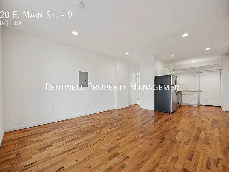 120 E Main St #9 — Photo 4