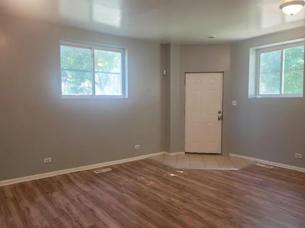 8801 S Escanaba Ave #1F, Chicago, IL 60617