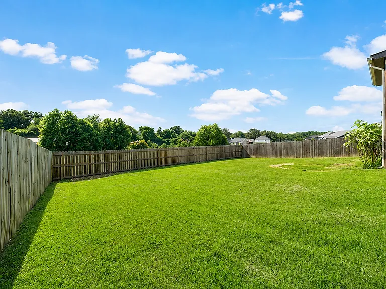 1328 Sussex Dr — Photo 31