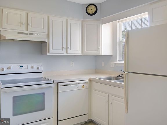 3rd image of 38180 Beachwood Ct Unit 26