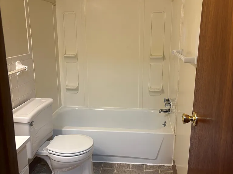109 Georgetown Dr #B — Photo 6