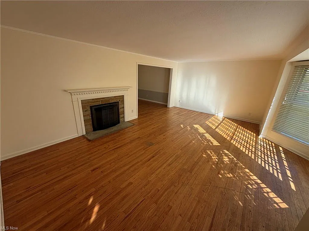 4 bed, 2.5 bath, 2200 sqft, $3,000 — Photo 3