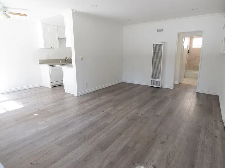 10385 W Olympic Blvd — Photo 11