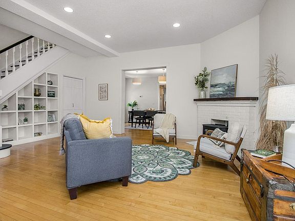 5th image of 1031 Saint Clair Ave