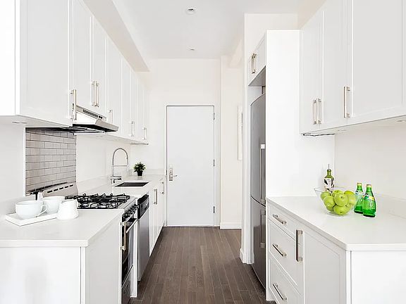 3rd image of 44 E End Ave APT 4C