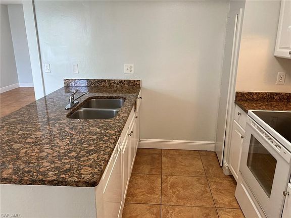 4th image of 4913 Catalina Dr #36