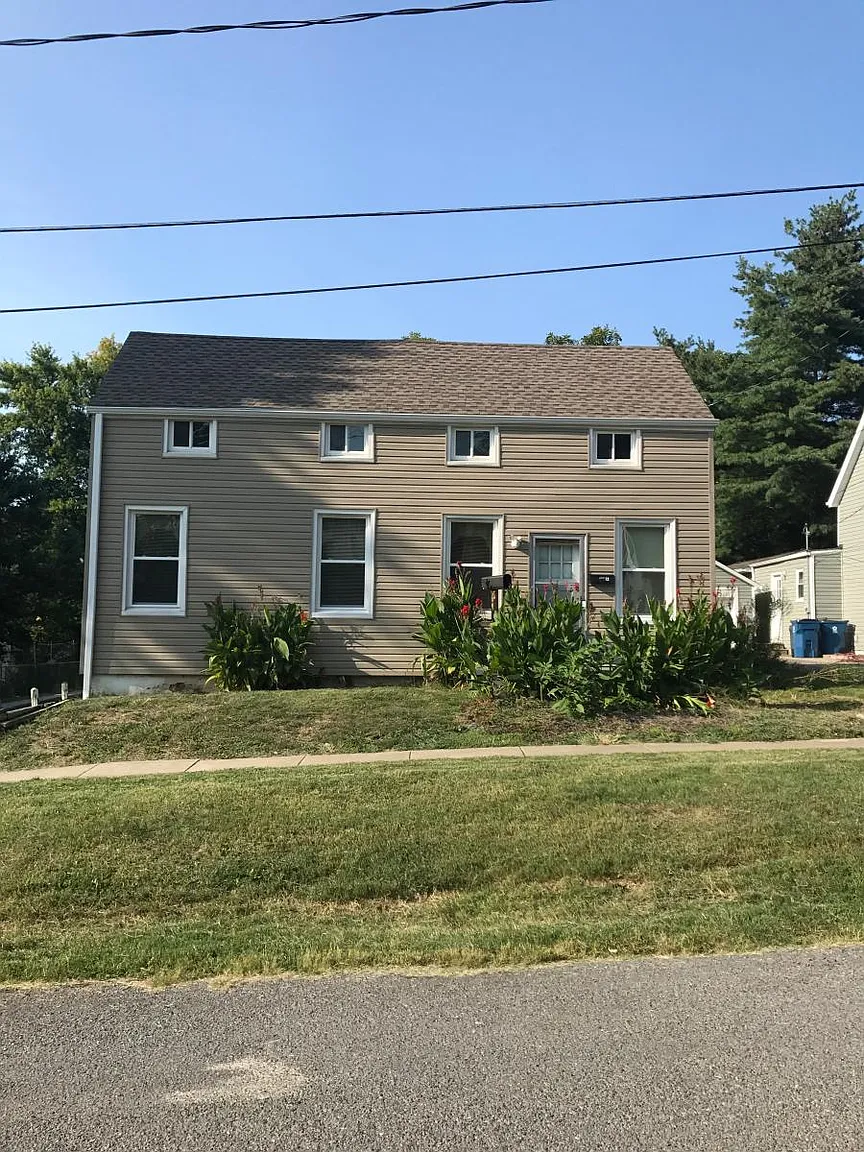 425 Bell St photo 1