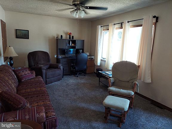 5th image of 800 Columbia Blvd