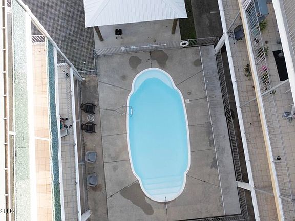 3rd image of 183 McDonnell Ave Unit 203