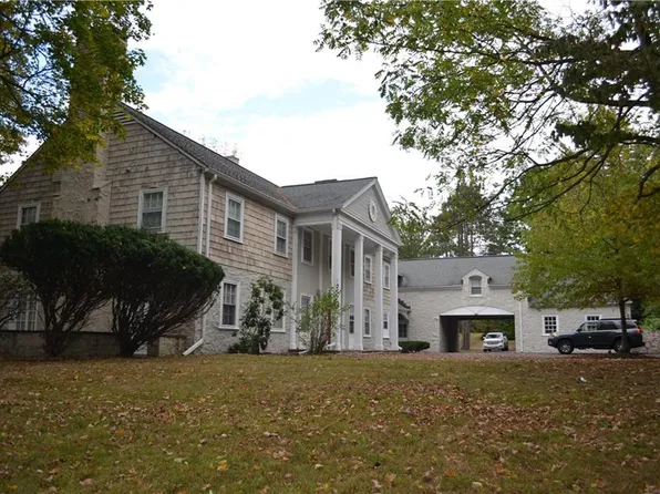 4 Emerald Ln, Montebello, NY 10901