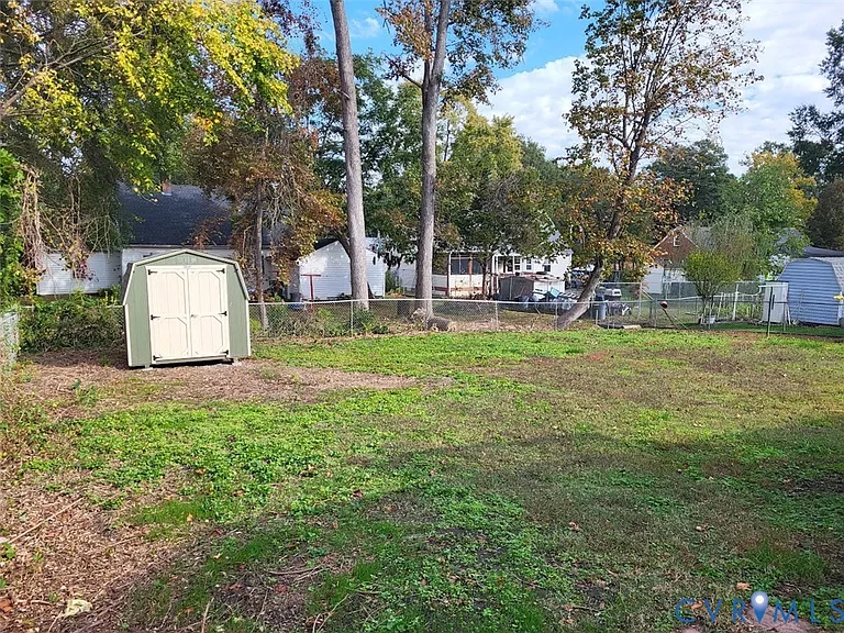 206 Spring Dr — Photo 22