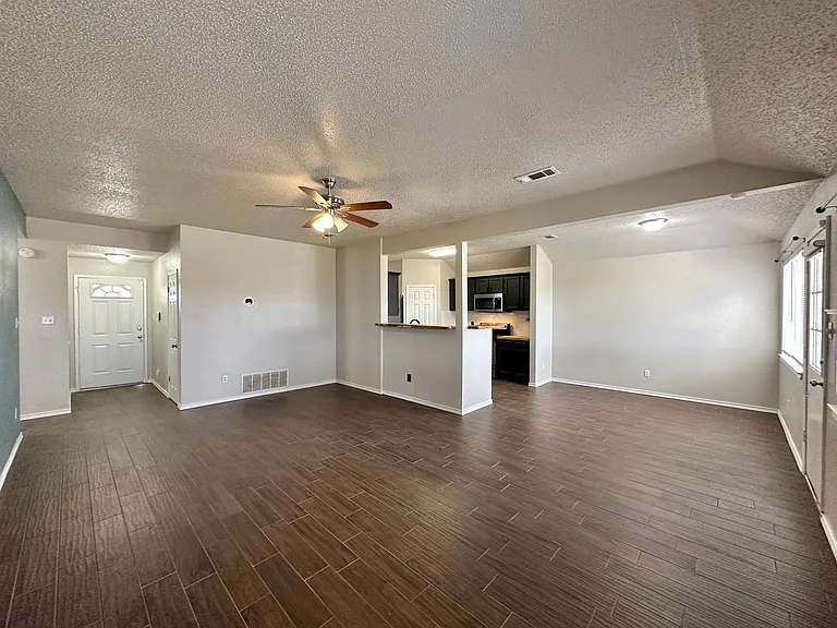 1910 Michele Dr — Photo 6