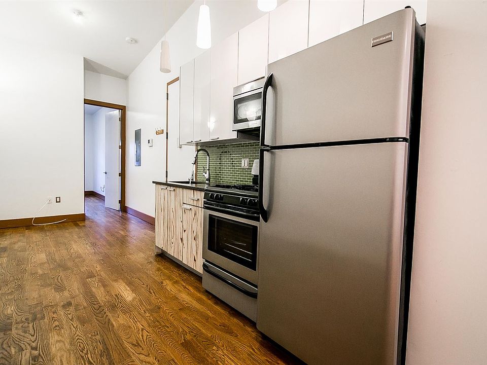 012_115_Jefferson_Street__3L-6