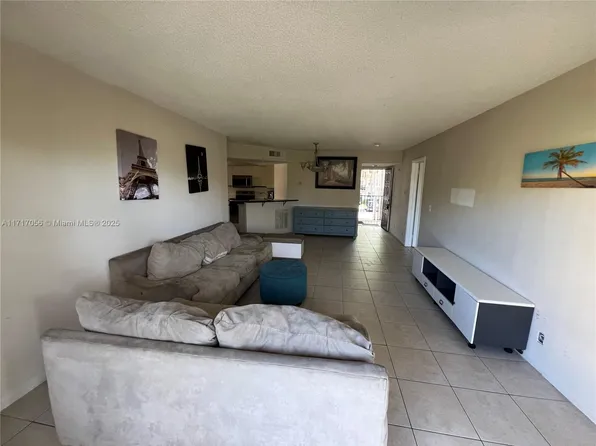 8871 Wiles Rd APT 208, Pompano Beach, FL 33067