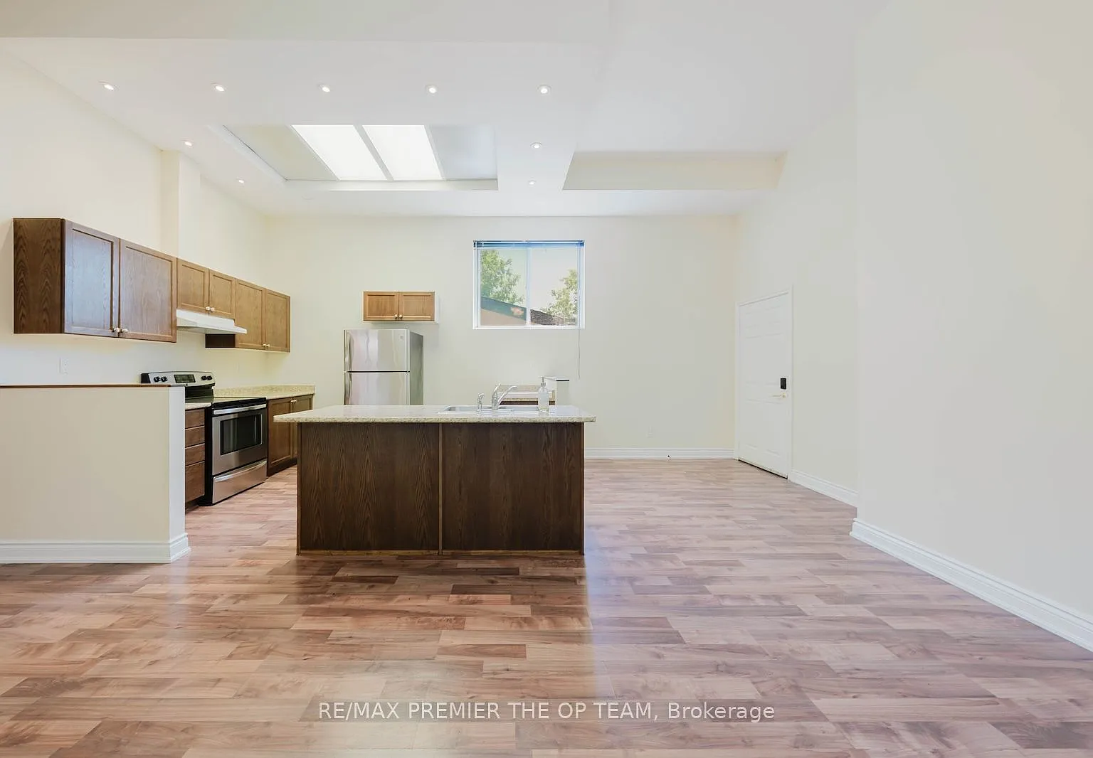8 bed, $3,500 — Photo 4
