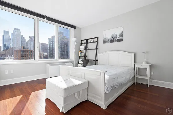 Rented by Halstead Real Estate | media 29