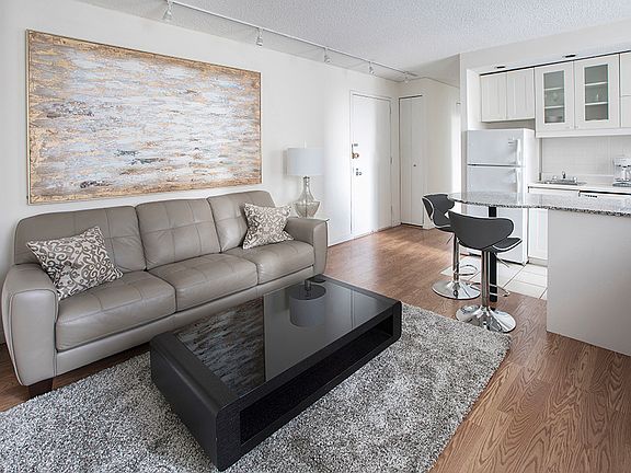 4th image of 150 W 51st St APT 2017