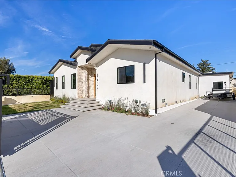19539 Mobile St — Photo 20