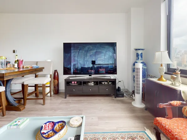 40 River Road image 2 of 16