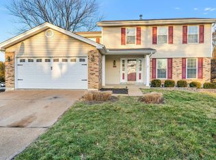 132 Tara Ridge Ct, Ballwin, MO 63021