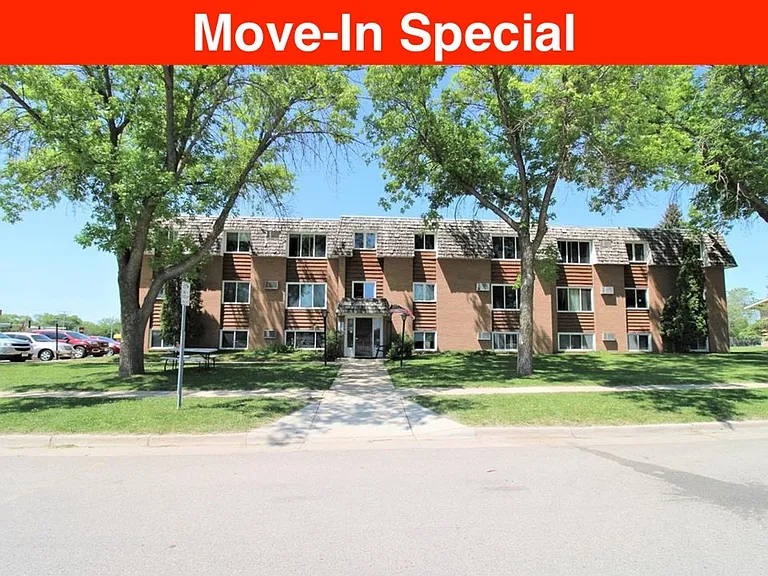 1116 2nd Street SE - Uptown Apartments — Photo 17